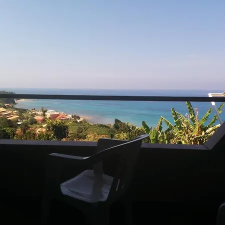 Varagoulis Giannis & Lenas Daire Paramonas (Corfu)